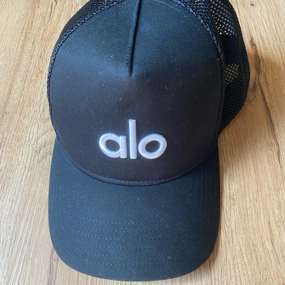 Alo Yoga Trucker Hat